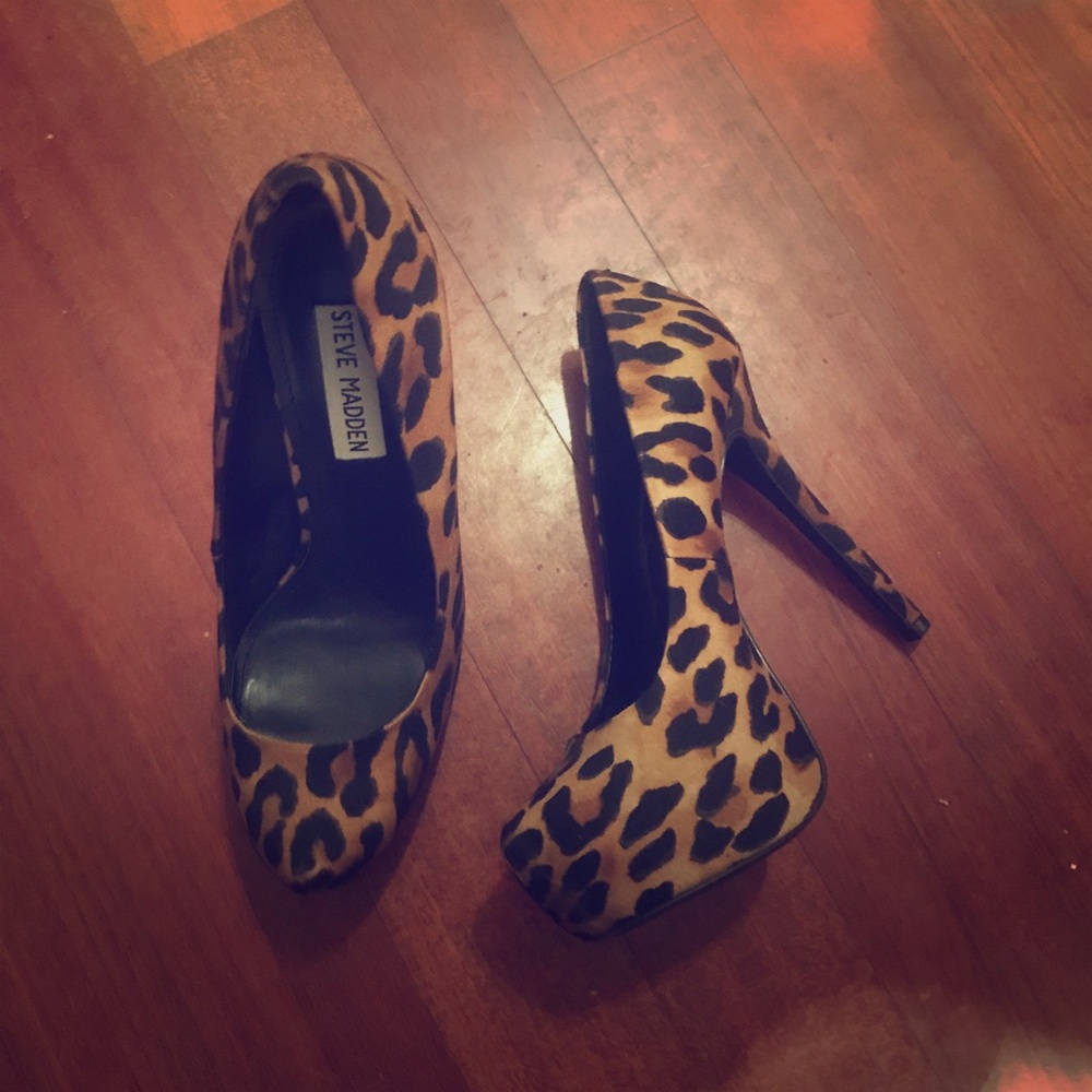 Steve Madden Leopard Pumps
